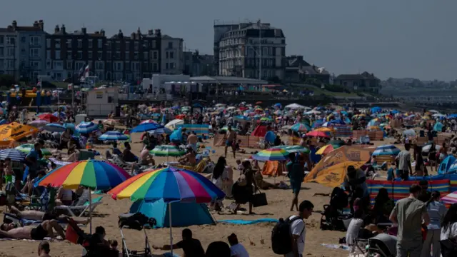 Margate beach is packed with beach goers as temperatures climb over the bank holiday weekend due to a heat dome spreading across the region, in Margate, Britain, May 24, 2026