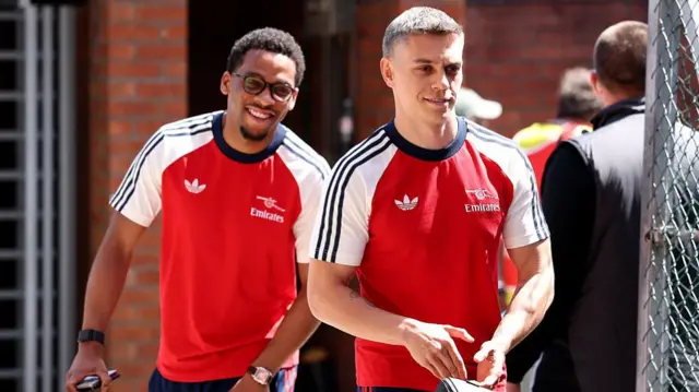 urrien Timber and Leandro Trossard arrive at the stadium