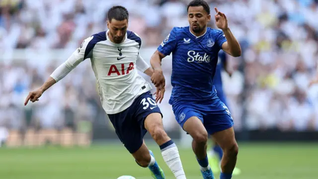 Rodrigo Bentancur of Tottenham Hotspur is challenged by Iliman Ndiaye of Everto