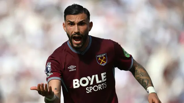 Taty Castellanos of West Ham United reacts