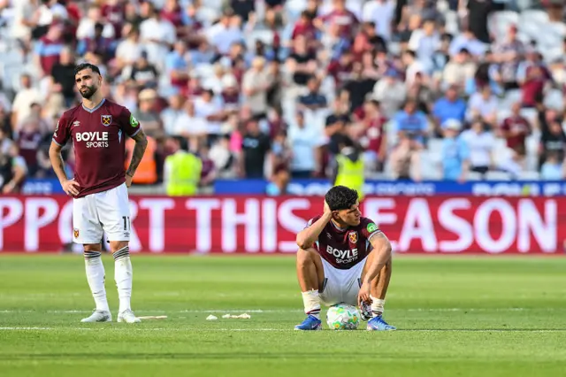 Taty Castellanos and Mateus Fernandes of West Ham look on