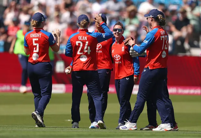 Linsey Smith celebrates the wicket of Suzie Bates with team-mates