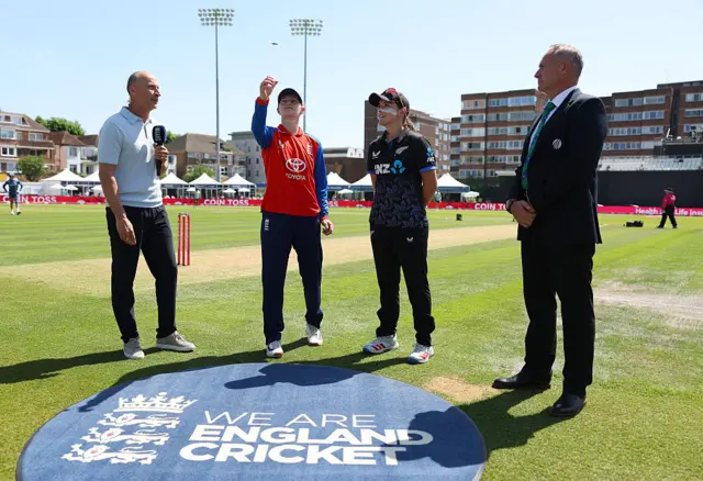 Charlie Dean and Melie Kerr at the toss