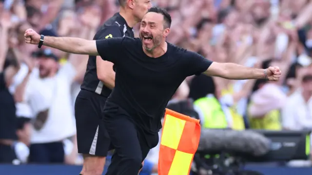 Roberto de Zerbi celebrates