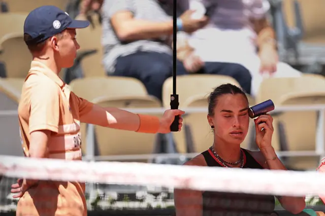 Aryna Sabalenka with a fan