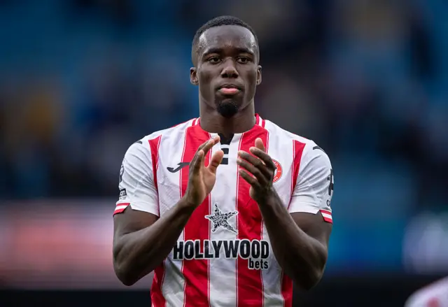 MANCHESTER, ENGLAND - MAY 9: Michael Kayode of Brentford acknowledges the fans after the Premier League match between Manchester City and Brentford at Etihad Stadium on May 9, 2026 in Manchester, England. (Photo by Visionhaus/Getty Images)