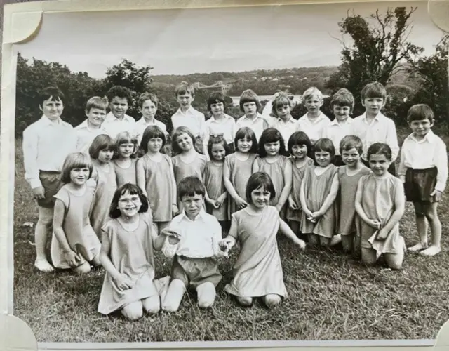 Y dawnswyr ifanc yn Eisteddfod yr Urdd 1976