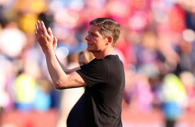 Oliver Glasner applauding