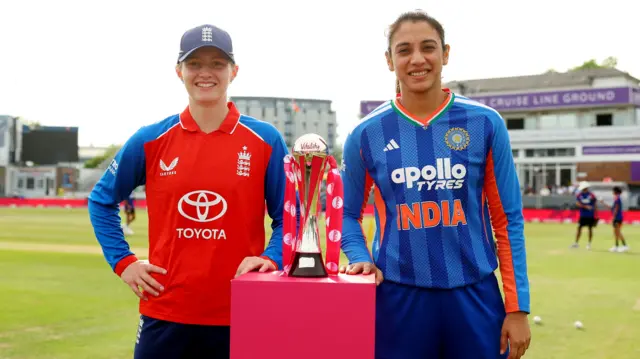 Charlie Dean and Smriti Mandhana pose with the series trophy