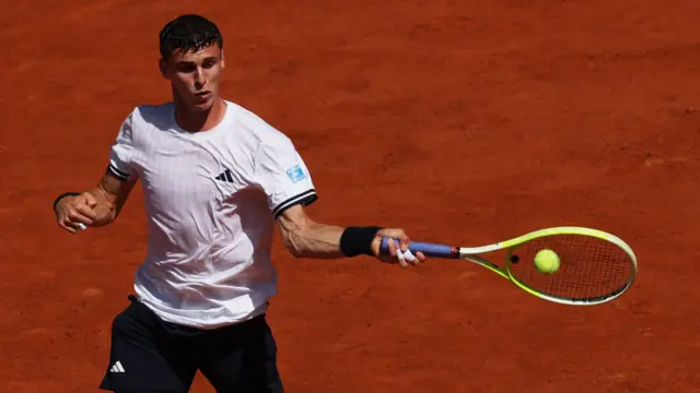 Juan Manuel Cerundolo hits a forehand