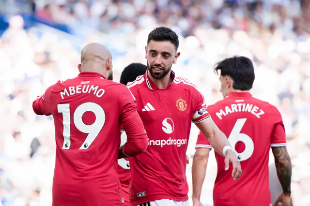 Bruno Fernandes of Manchester United and Bryan Mbeumo of Manchester United celebrate Patrick Dorgu