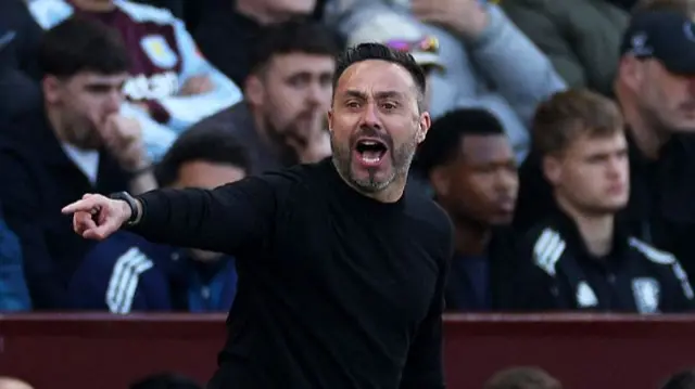 De Zerbi encourages his players on the pitch
