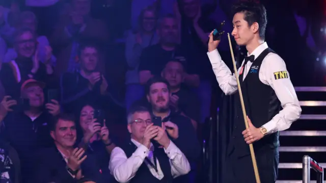 Wu Yize enters the Crucible Theatre