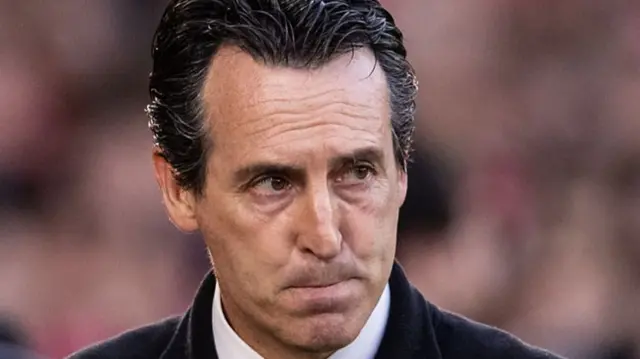 Unai Emery looks disappointed