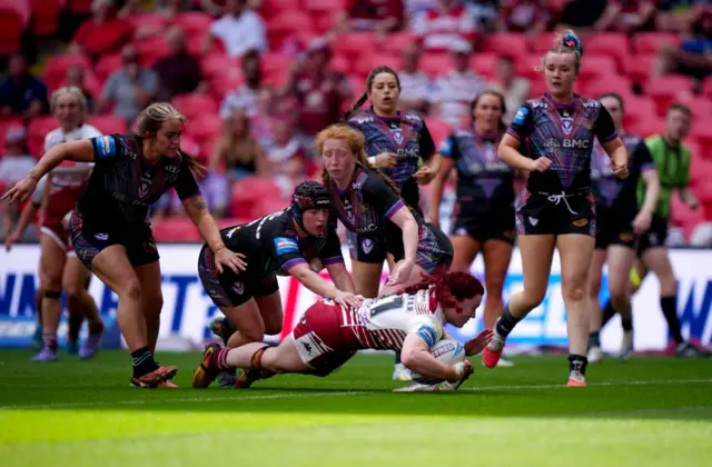 Wigan Warriors' Eva Hunter scores a try