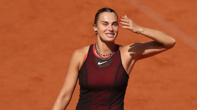 Aryna Sabalenka blows a kiss to the crowd