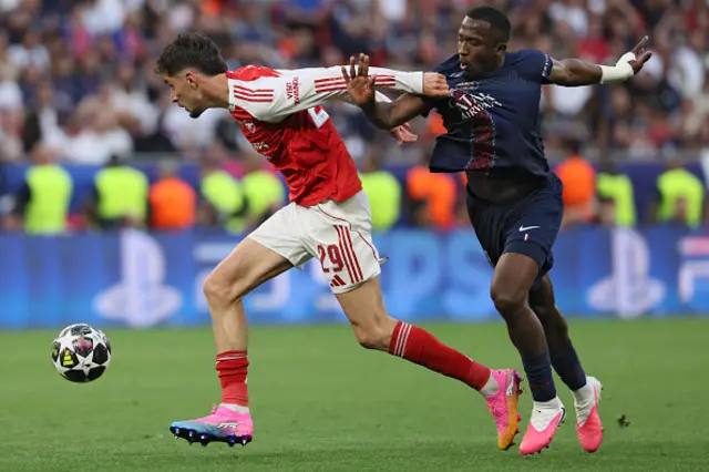 Paris Saint-Germain's Portuguese defender Nuno Mendes and Arsenal's German midfielder Kai Havertz vie for the ball