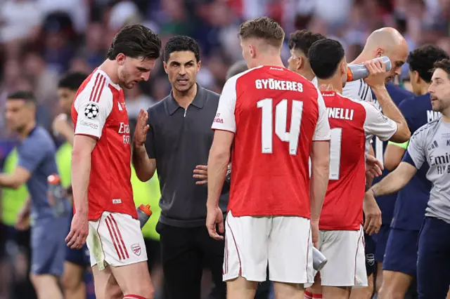 Mikel Arteta manager / head coach of Arsenal speaks with Declan Rice and Viktor Gyokeres