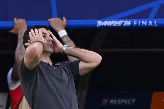 Arsenal's Spanish manager Mikel Arteta reacts