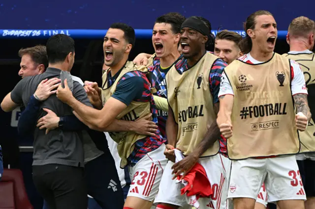 Mikel Arteta celebrates the opening goal with his players