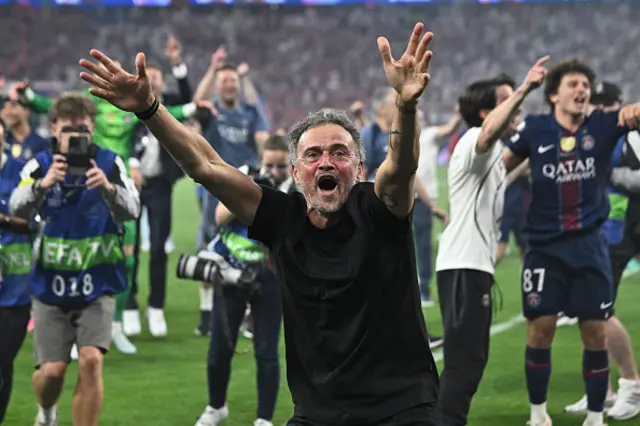Manager Luis Enrique of Paris Saint-Germain celebrates