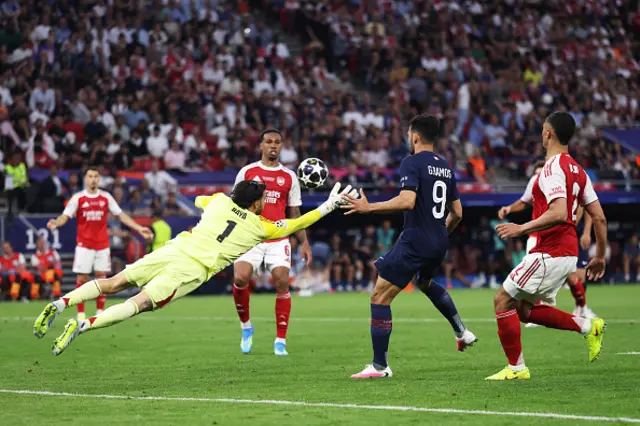 David Raya of Arsenal attempts