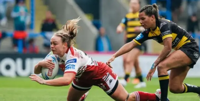 Mary Coleman scores a try for Wigan