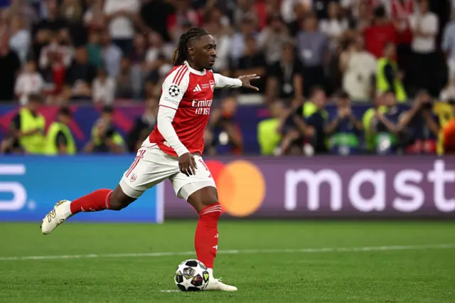 Eberechi Eze takes a penalty