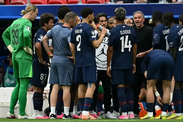 Paris Saint-Germain's Spanish head coach Luis Enrique (R) speaks to his players