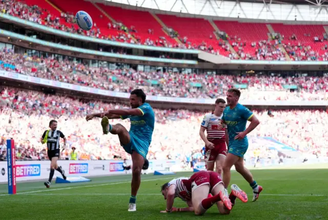 Hull KR's Peta Hiku (left) celebrates
