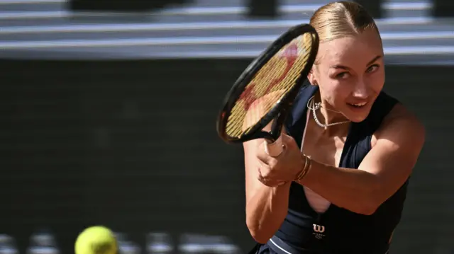 Anastasia Potapova hits a backhand