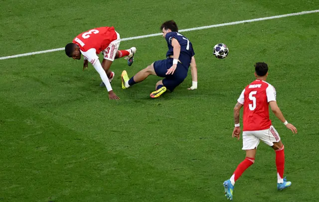 Cristhian Mosquera of Arsenal fouls Khvicha Kvaratskhelia