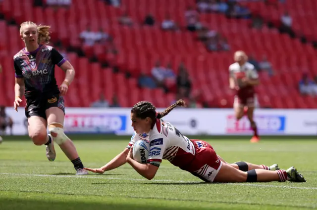 Beri Salihi of Wigan Warriors scores her team's fourth try