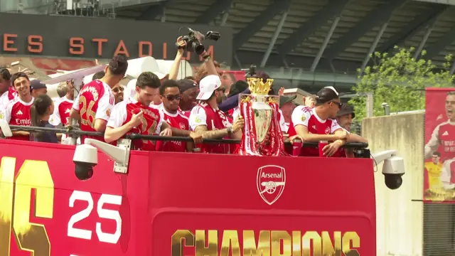 The Arsenal men's team on the bus