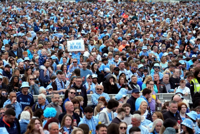crowd