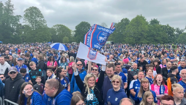 Crowds of people at Christchurch Park.