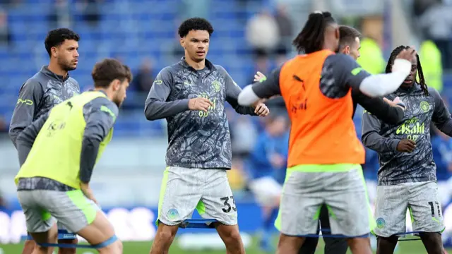 Nico O'Reilly of Manchester City warms up