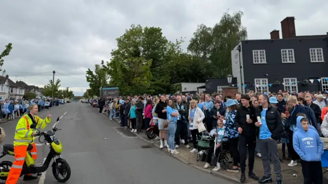 Crowds by a road