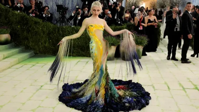 Emma Chamberlain poses during the Met Gala