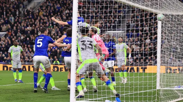 Jake O'Brien of Everton scores