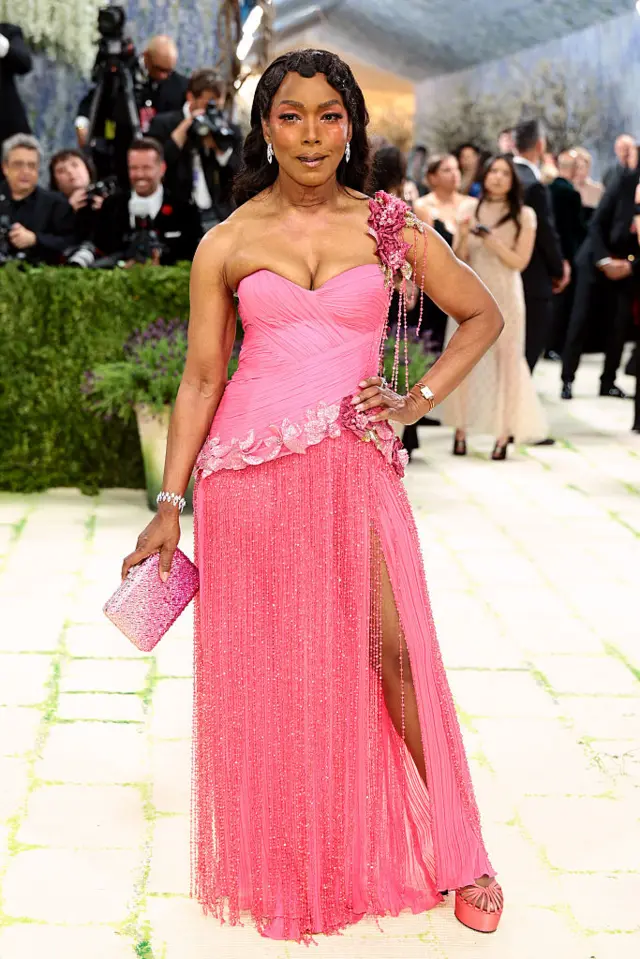 Angela Bassett in hot pink at the red carpet
