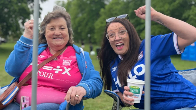 Barbara and Hayley Firman have secured their seats at Christchurch Park ready for the parade.
