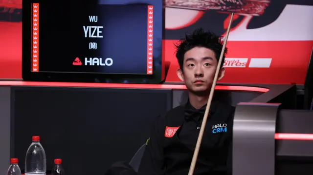Wu Yize sits in his chair