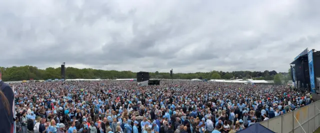Hundreds of fans spread out over a park
