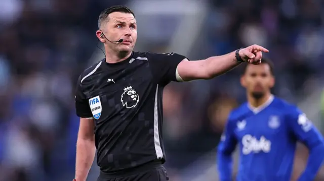 : Referee Michael Oliver