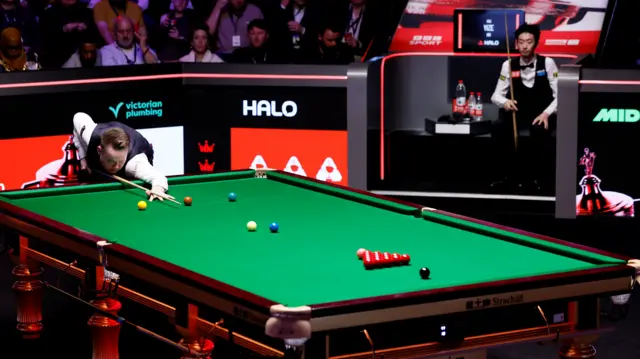 Shaun Murphy breaks off
