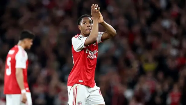 Lewis Skelly applauding