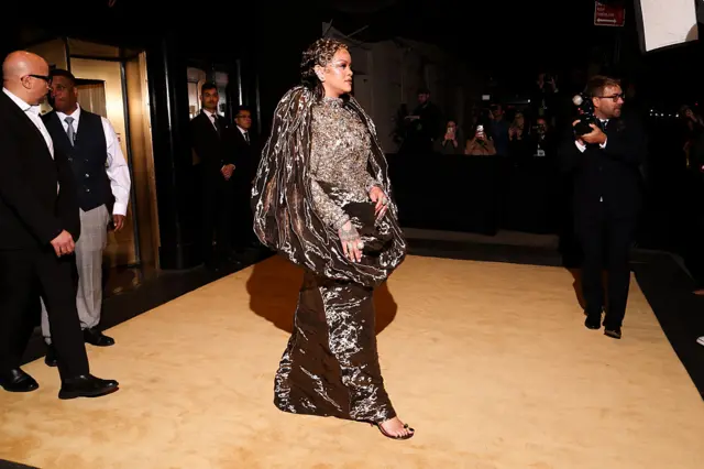 Rihanna leaves her hotel