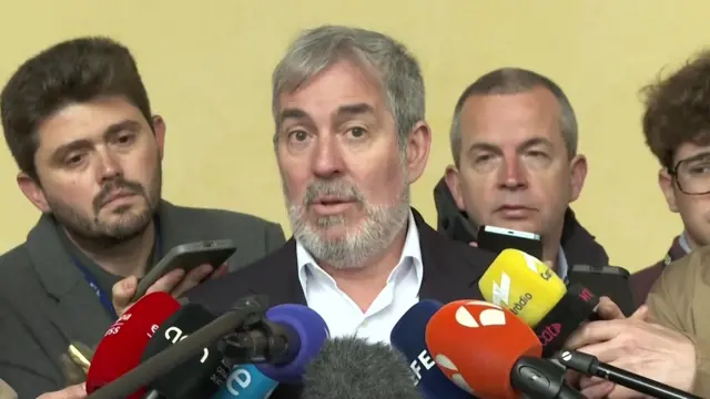 Fernando Clavijo speaking to the media