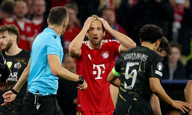 Bayern Munich's English forward #09 Harry Kane (C) reacts